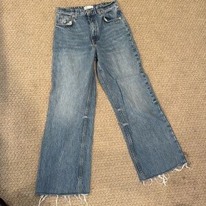 Zara Wide Leg Jeans with Raw Hem. Size 6.